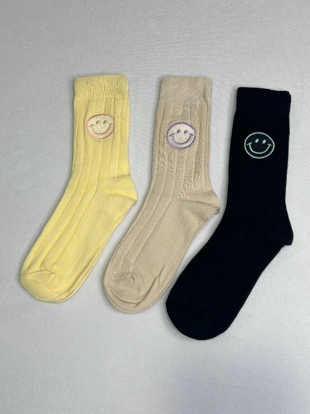3 Pack Women's Embroidered Smiley Face Ribbed Crew Socks Yellow Beige Black